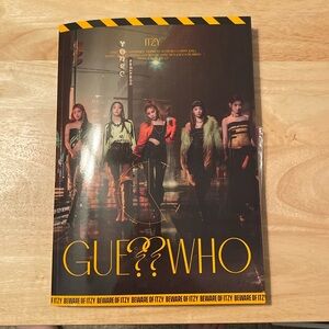 ITZY Album [GUESS WHO] Night Version - CD + Paperback Picture Book